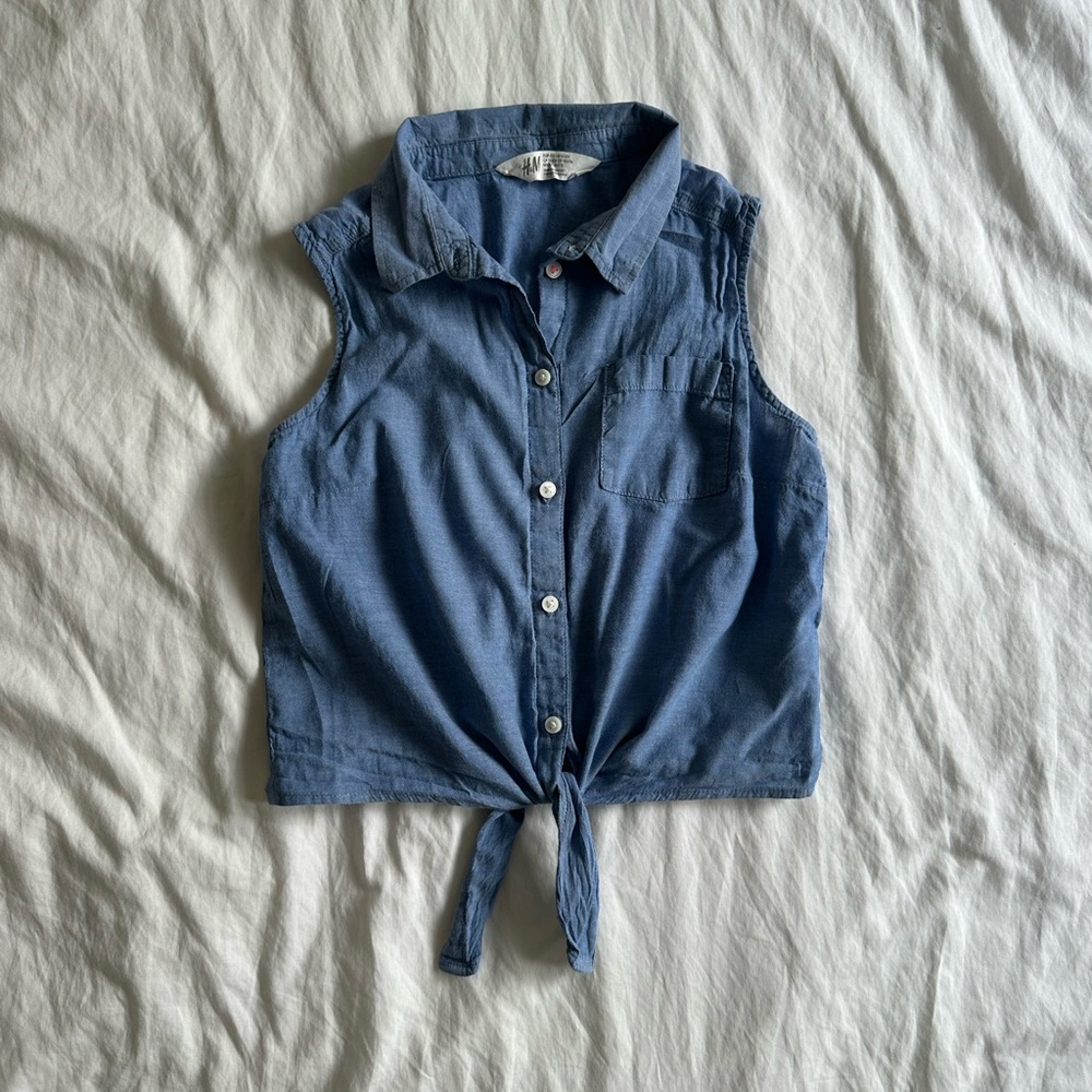 H&M Lightweight Sleeveless Blue Button-Up Shirt